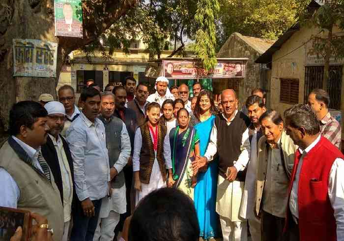पर्चा दाखिले के बाद अंकिता संग पार्टीजन