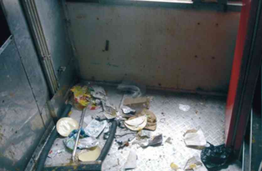 dirty trains इस ट्रेन का सफर आपको बहुत बीमार कर सकता है,देखिए क्या है सच !!!