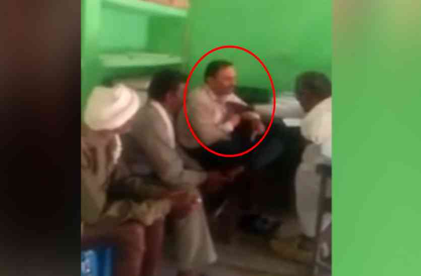 lalitpur लेखपाल की काली करतूत आई सामने, खुलेआम कर रहा पैसे की वसूली, वीडियो हो रहा है वायरल