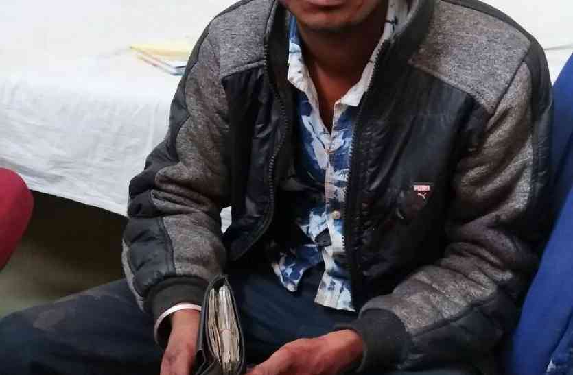 Truck collided with truck Mother son dies खड़े ट्रक से टकराई कार, मां बेटे की मौत