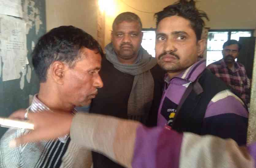 Loot in roadways workshop Unnao UP hindi news रोडवेज वर्कशाप में लूट से मचा हड़कंप, कट्टा की नोक पर वारदात को दिया अंजाम