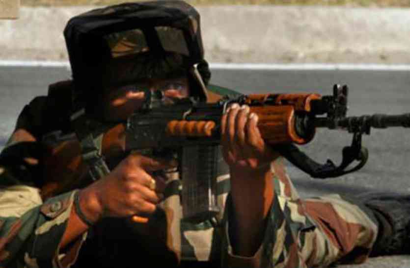 CRPF सीआरपीएफ जवान की हरकत से सकते में पूरा गांव