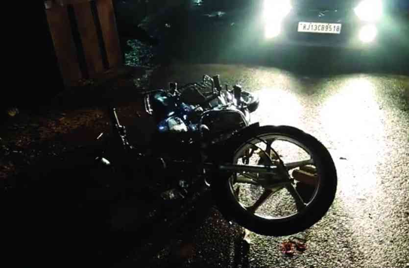 attack on bikers in anoopgarh Video: बाइक सवार युवकों पर ईंट पत्थर से हमला