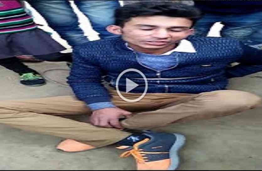 lover मजनू जैसे जुल्म सहकर शादीशुदा प्रेमिका को अपने साथ ले गया प्रेमी, VIDEO में देखें पिटाई का मंजर