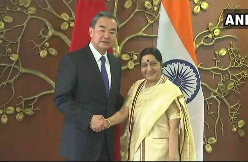 Sushma swaraj meet Chinese Foreign Minister डोकलाम क्षेत्र में फिर हलचल, चीनी विदेश मंत्री से मिली सुषमा स्वराज