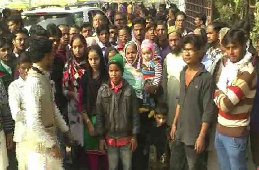 People angered मुख्य आरोपियों की गिरफ्तारी न होने से गुस्साए लोग