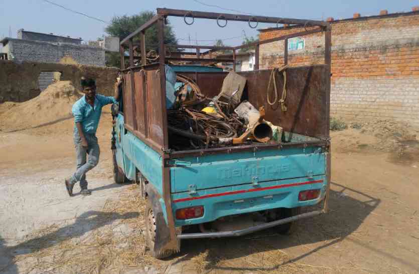 कबाडिय़ों का पुलिस के साथ कैसा याराना, जानकर आप भी रह जाएंगे दंग, पढि़ए खबर... कबाडिय़ों का पुलिस के साथ कैसा याराना, जानकर आप भी रह जाएंगे दंग, पढि़ए खबर...