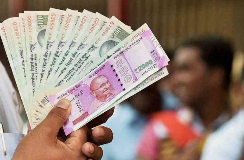 government money सरकारी पैसों से निजी स्कूल का प्रचार!