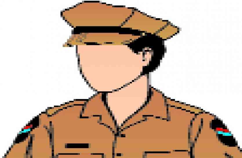 उम्मीदवार के स्थान पर पहुंचा दूसरा युवक उम्मीदवार के स्थान पर पहुंचा दूसरा युवक