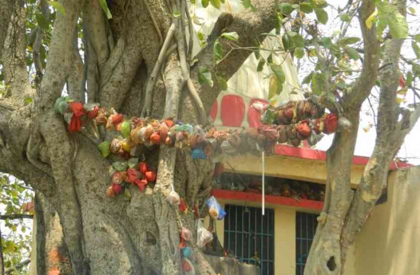 This temple seems to be a lover of joints every murad complete इस मंदिर में लगती है प्रेमी जोड़ों की अर्जी, होती है हर मुराद पूरी