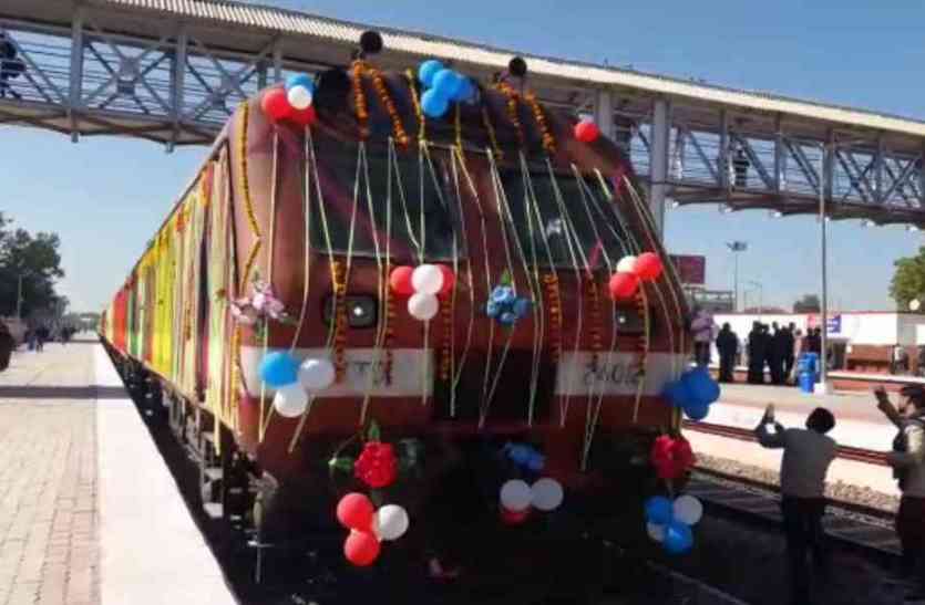 sikar कभी चलती थी 26 ट्रेन,अब सूनी पटरियों पर सुविधा को तरस रहा है सीकर
