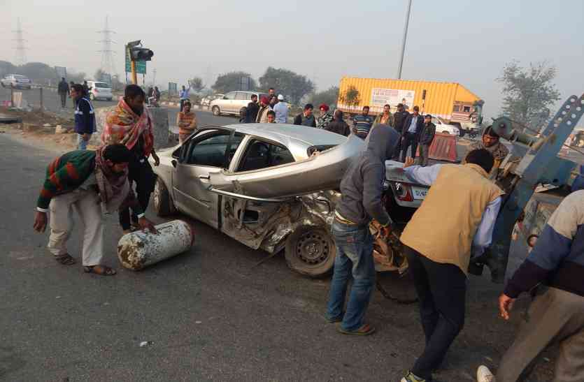 road accident शोक व्यक्त करने जा रहे लोगों की कारों के टकरा जाने से 3 की मौत, 2 घायल