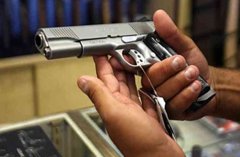 Bhilwara, bhilwara news, Ramas arms license abrogated in bhilwara, Latest news in bhilwara, Bhilwara latest hindi news, Latest news in bhilwara हिस्ट्रीशीटर रामा का हथियार लाइसेंस निरस्त, जमा कराने को कहा