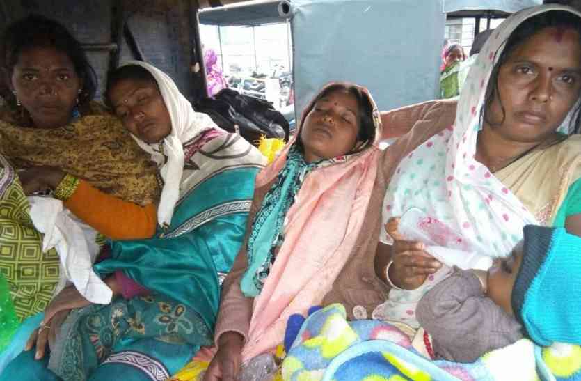 Sterilized but there is no facility to go home नसबंदी तो कर दिया, लेकिन घर जाने के लिए कोई सुवधिा नहीं