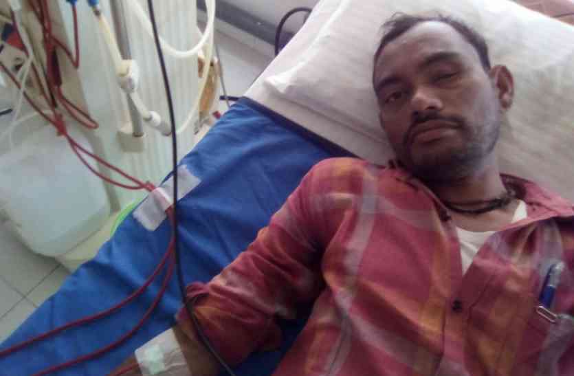 PATRIKA IMPACT : jamnadas vairagi kidney transplant udaipur PATRIKA IMPACT : जमनादास की पीड़ा हरने को बढ़े कई हाथ, आगे आए भामाशाह, राजस्थान पत्रिका परिवार ने भी की आर्थिक मदद