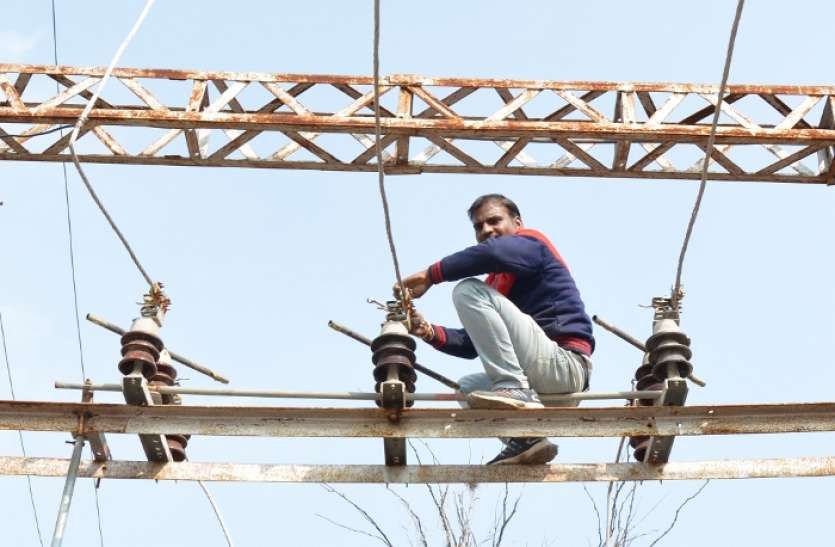 बिजली बन रही मौत का कारण,कइयों की ले चुकी जान, परिवार पर भारी पड़ सकती है विभाग की मनमानी बिजली बन रही मौत का कारण,कइयों की ले चुकी जान, परिवार पर भारी पड़ सकती है विभाग की मनमानी