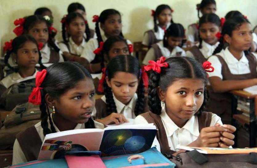 school education सरकार से बड़े ये... नियम कायदे ताक पर रख चहेतों पर की मेहरबानी..,कर रहे मनमर्जी खेल