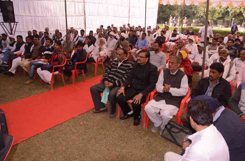 people complain to energy minister in alwar लोगों ने उर्जा मंत्री के सामने ही कर दी बिजली विभाग की शिकायत, जानिए क्या कहा?