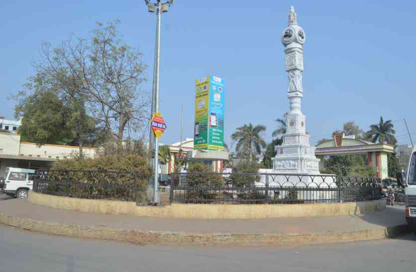 sanyam kirti stambh in Rewa रीवा में आचार्य विद्यासागर के सम्मान में 21 फीट ऊंचा संयम कीर्ति स्तंभ