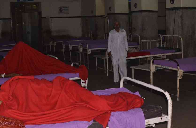 due to doctors strike patients face problem चिकित्सक हड़ताल पर, यहां मरीज इलाज को तरसे, गंभीर मरीजों को किया रैफर
