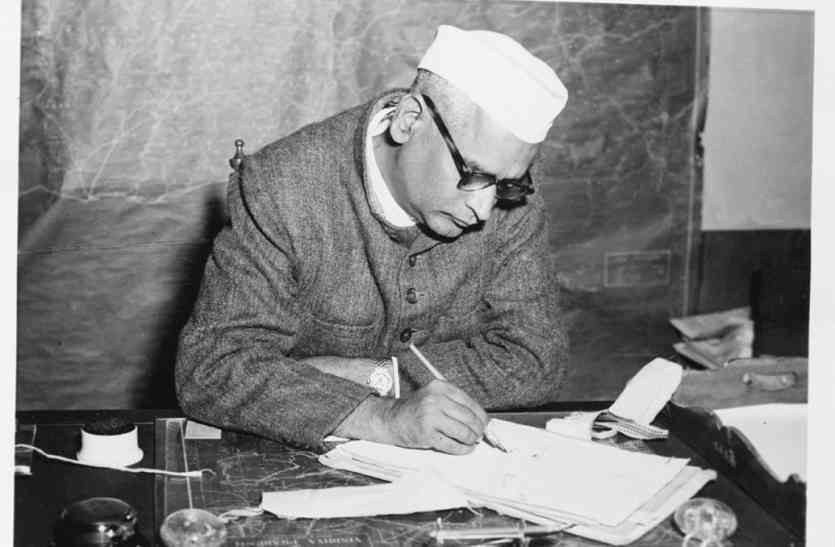 Shambhunath shukla : the legend freedam fighter and educationist घर में तड़प रहा था बेटा, अंग्रेज बोले तहसीलदार बना दूंगा, लेकिन नहीं झुके पंडित जी