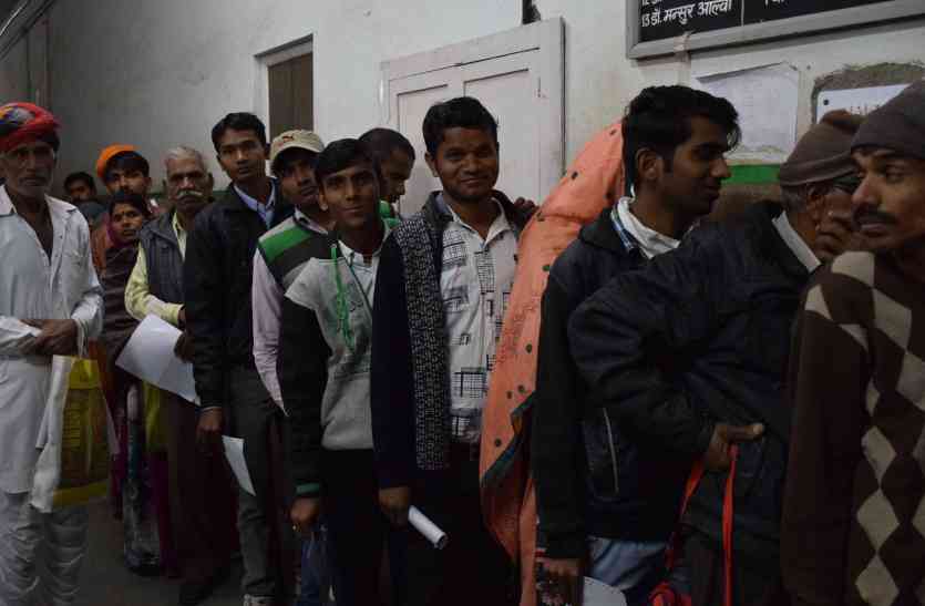 mb hospital video : सरकार और डॉक्टर्स की लड़ाई में मरीजाेें को भुगतना पड़ रहा खामियाजा, लंबी हो रहींं कतारें