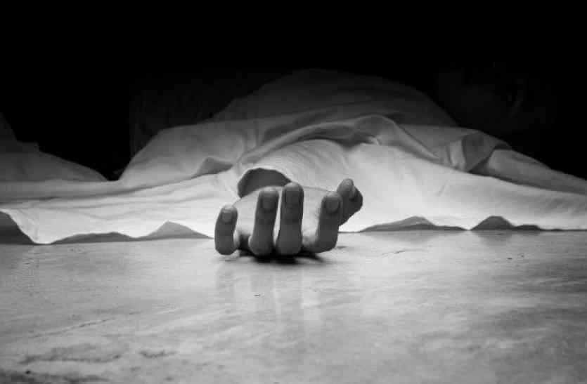 death of om prakash borana in udaipur दो दिन से गायब इस नर्सेज कर्मचारी के कमरे में जब दोस्त ने झांक कर देखा तो उड़ गए होश