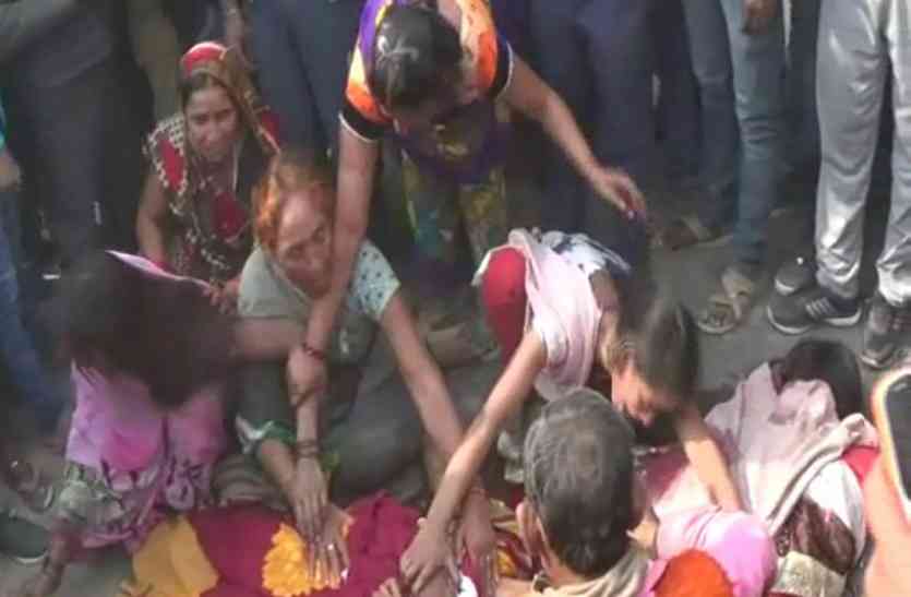 Road Accident Jaunpur जौनपुर में बड़ा सड़क हादसा, सड़क किनारे खड़ी मां-बेटी को ट्रक ने रौंदा