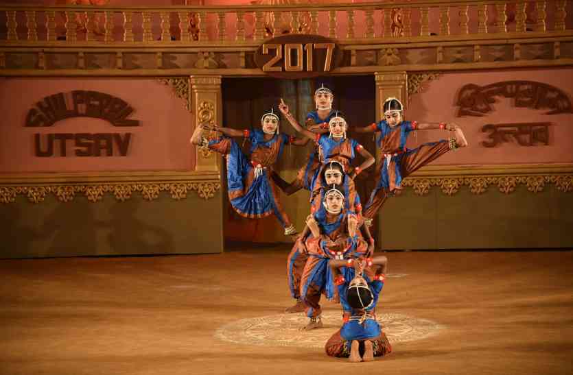 Shilpram Festival in udaipur शिल्पग्राम उत्सव : संडे बना फन डे, शहरवासियों संग सैलानियों की भीड़ उमड़ी, होजागिरी और गोटीपुवा के हैरतअंगेज करतब देखे