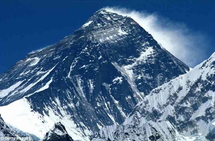 Nepal Rejects Indias Offer To Jointly Re Measure Mt Everest न प ल न आख र क य ठ कर द य भ रत क म उ ट एवर स ट क द ब र म पन क प रस त व Patrika News