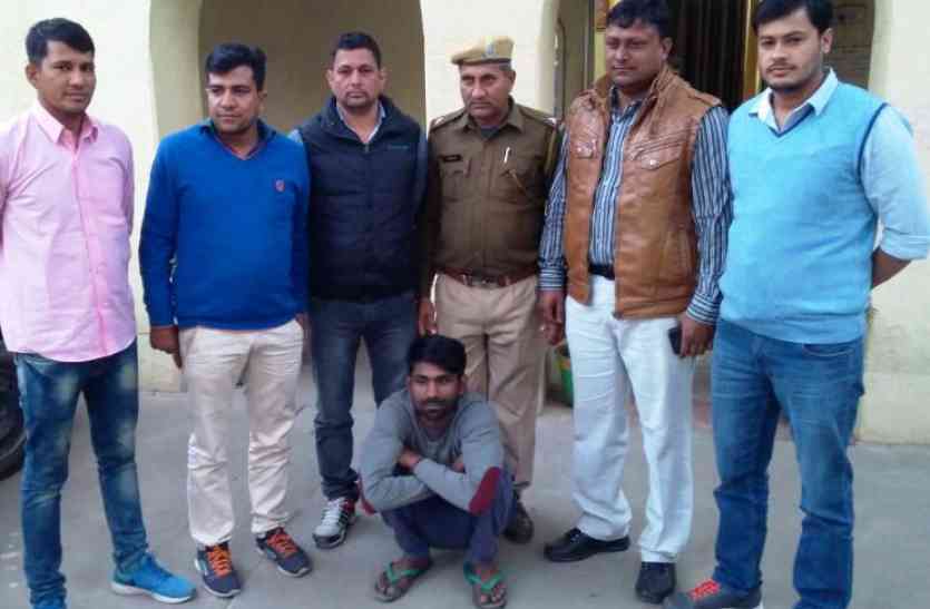 police arrest a men who threat businessman on phone फोन कर धमकी देकर मांगे थे 10 लाख रुपए, पुलिस ने किया गिरफ्तार