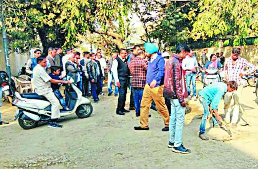 damage roads in bhupalpura udaipur भूपालपुरा में कई सडक़ें बदहाल, आखिर कब तक खुदी रहेंगी सडक़ें