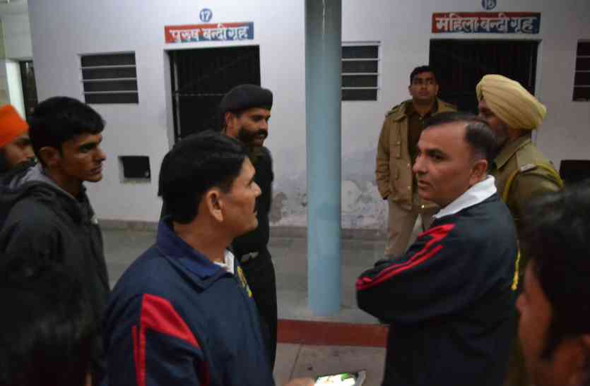 fight between military and police soldiers in alwar राजस्थान में यहां नववर्ष से पूर्व सेना व पुलिस के बीच विवाद, इतने जवान गिरफ्तार