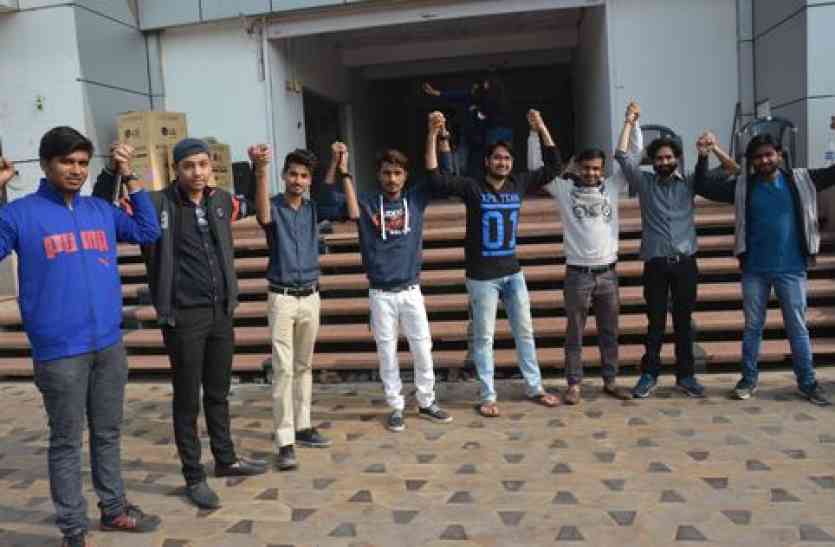 youth taken decision to protect girls from this year नव वर्ष पर युवाओं ने लिया नया संकल्प, हम बनेंगे निर्भया के कवच
