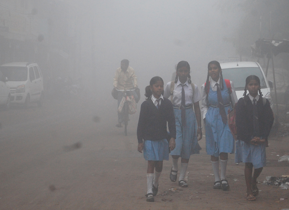 fog winter vacations announced in districts of uttar pradesh | कड़ाके की  ठंड और कोहरे के चलते यूपी के इन जिलों में स्कूलों की छुट्टी घोषित | Patrika  News