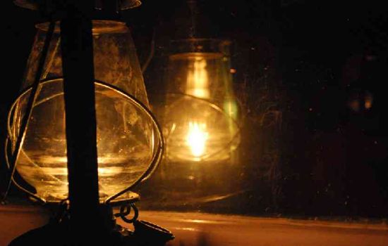 lalten and bijli गजब कर दिया, आर्थिक राजधानी में आजादी के बाद से नहीं मिली हजारों लोगों को बिजली