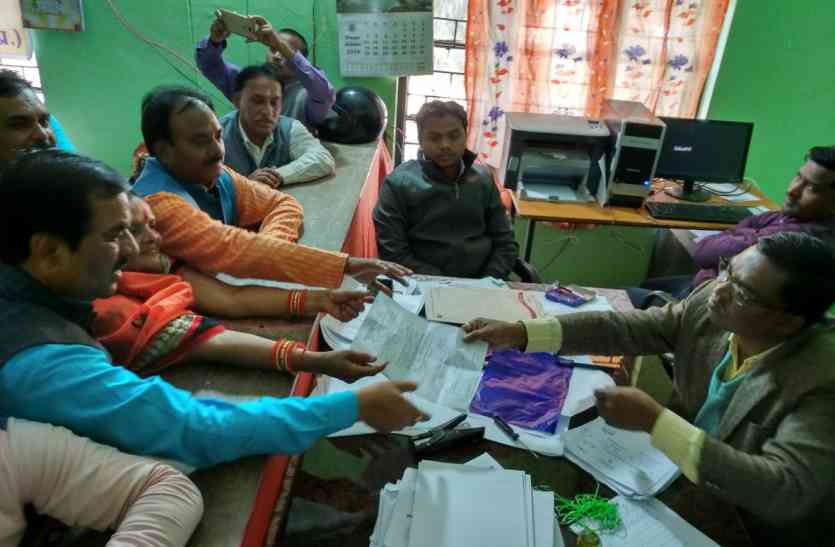 Zaitari Nupp enrollment complete: Nominations filed by 48 ward councilors including 8 presidential candidates जैतहरी नपं नामांकन पूर्ण: 8 अध्यक्ष प्रत्याशियों सहित 48 वार्ड पार्षदो ने दाखिल किए नामांकन