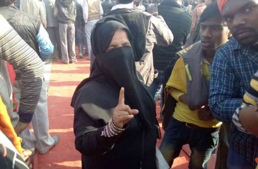 Husband give triple talaq to his wife in Unnao UP hindi news पति ने विदेश से कहा तलाक तलाक तलाक, फिर किया निकाह, और अब दोबारा इसलिए दे दिया तलाक