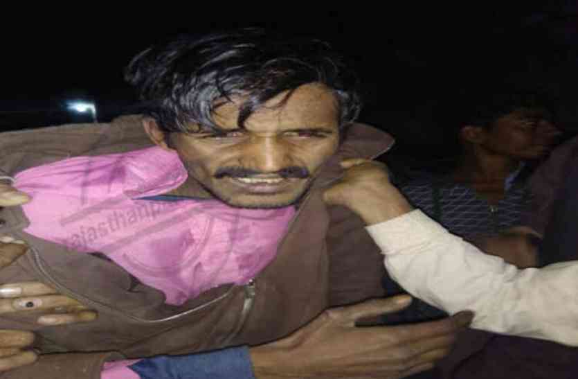 Bhilwara, bhilwara news, The villagers caught a thief in bhilwara, Latest news in bhilwara, Bhilwara News in hindi, Hindi News in bhilwara, Latest hindi news in bhilwara ग्रामीणों के हत्थे चढ़े चोर को देखकर भाग छूटे दो साथी, फिर जमकर हुई धुनाई