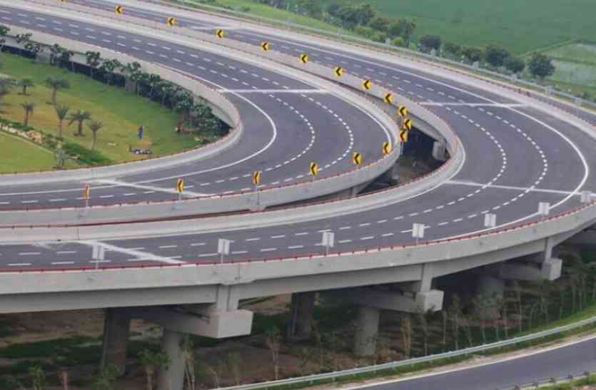 agra lucknow expressway Special Report: इस रूट पर बस किराये से ज्यादा भरना पड़ेगा टोल टैक्स
