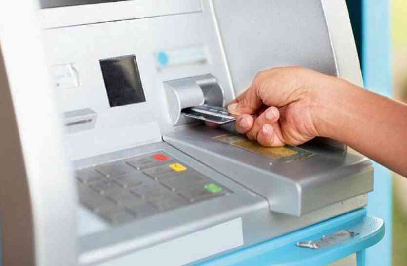 Online cheating with students of IIT sent online complaint to police,TripleIT student came to ATM verification phone call and after some time empty account ,BTech student complains of cheating of e-mail, FIR filed by police ,The bank manager made the thug Triple ITDM,IIITDM,Thug,Thugs of Thieves,Thugs of Hindustan ,Cyber Crime ,Bank Fraud ,ATM Fraud,Bank Manager Fake Call,Fraud with Engineering Student ,Online FIR of Cyber Crime ,Online Complaint in ATM Fraud ,Jabalpur Police ,Jabalpur,Indore, ATM fraud news: बीटेक स्टूडेंट ऑनलाइन ठगी का शिकार, फर्जी बैंक अधिकारी ने लगाया चूना