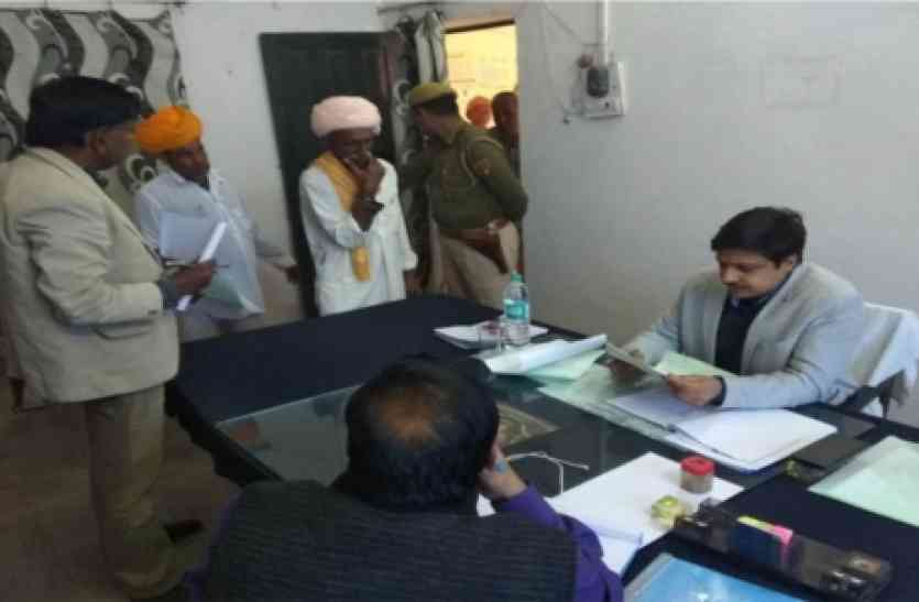 Meeting on illegal gravel mining अवैध बजरी खनन पर हो सख्त कार्रवाई