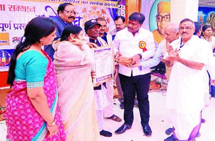 Folk art of Chhattisgarh, Folk art festival, Famous Karma songs and dance, Balod news छत्तीसगढ़ के इस कलाकार ने लोककला करमा गीत और नृत्य को विदेशों में पहचान दिलाई, पढि़ए पूरी खबर
