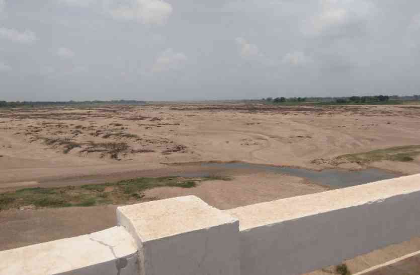 CG news ठंड में ही सूख गया छत्तीसगढ़ की ये दो बड़ी नदियां, गर्मी में होगी पानी की किल्लत