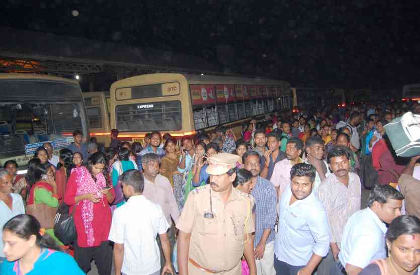 Transport employees on strike bus services halt परिवहनकर्मी हड़ताल पर