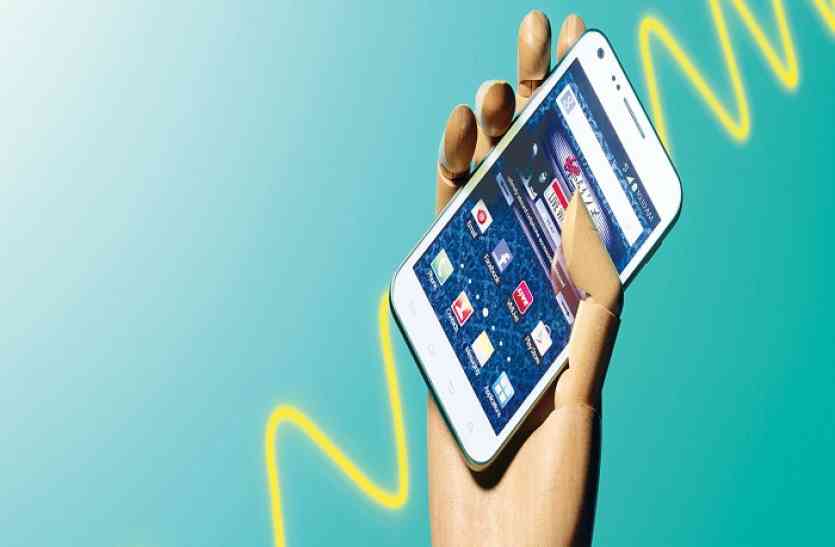 smartphone कम करें डिजिटल टेक्नोलॉजी का इस्तेमाल, नहीं तो समय से पहले हो जाएंगे बुजुर्ग