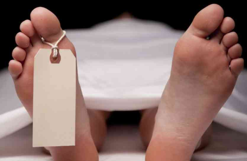 Young girl dead body found in the canal at jabalpur district,The body of a young woman ,The body of a young woman found, who was missing from the village,disappeared from the village, Young Girl Suicide ,Attempt to Suicide ,Young Girl Attempts Suicide ,jabalpur police,Crime ,Sihora Police ,Crime in Jabalpur,Young Girl Murdered,Latest News in Crime ,Latest News in Hindi,Jabalpur, 18 साल की युवती का नहर में मिला शव, मच गई सनसनी
