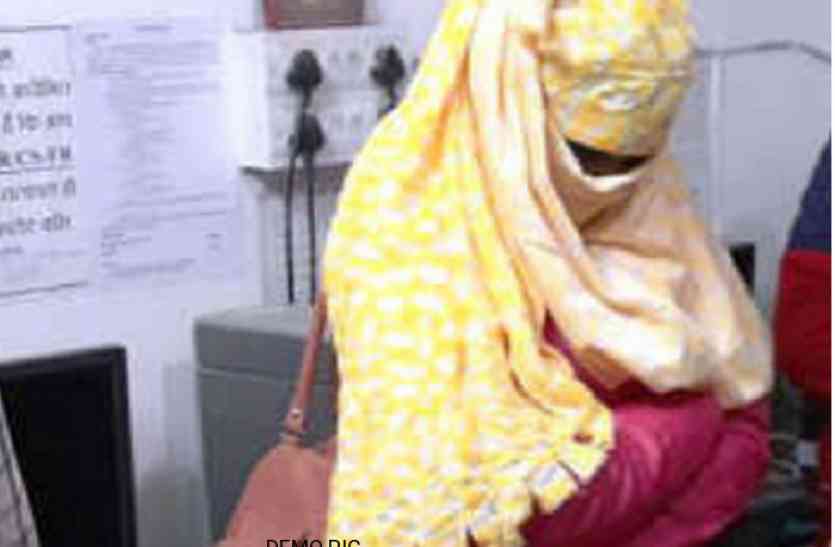sex racket वेश्यावृत्ति के अड्डे पर छापा, पकड़ी गई महिला ने बाेली एेसी बात...