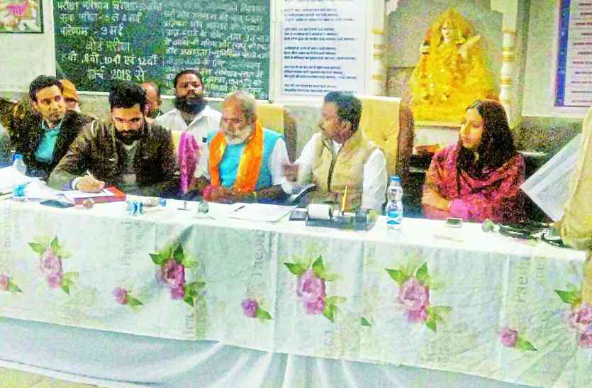 ratri chopal in jhamar kotara udaipur झामरकोटड़ा में रात्रि चौपाल में हुआ कुछ ऐसा कि कलक्टर ने लगा दी अफसरों को फटकार