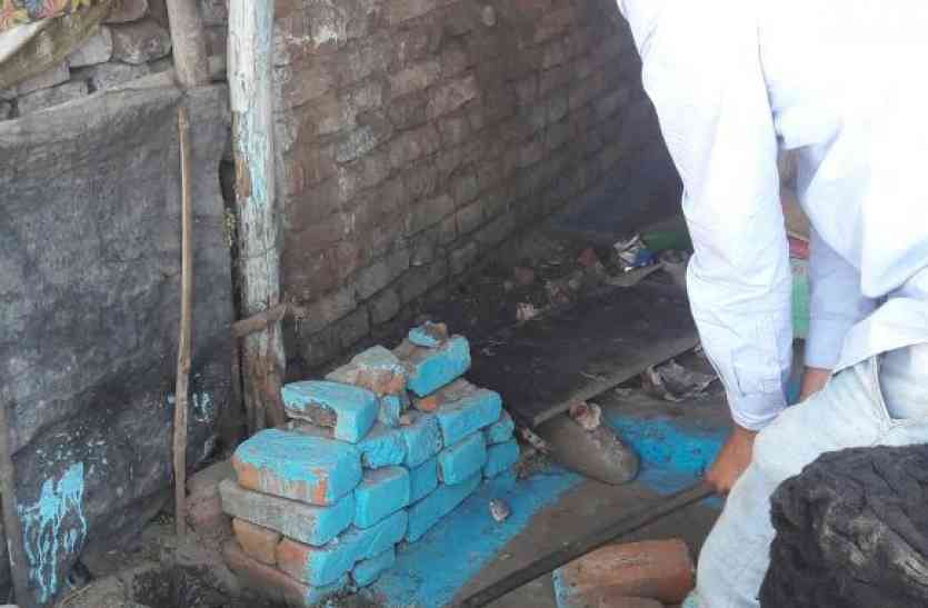 etah hooch tragedy preparation method of kachchi sharab in hoshangabad यहां पर जमीन के अंदर से निकली कच्ची शराब, देखकर रह गए हैरान, जा सकती थीं कई जानें